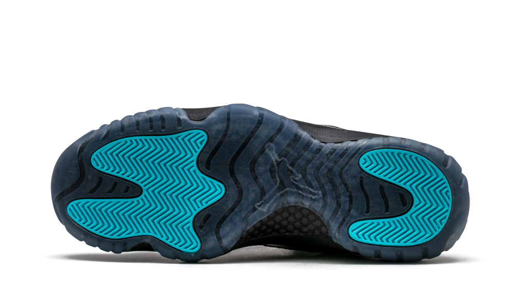 J11 82′